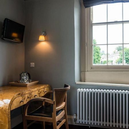 The Castle Inn Bradford-On-Avon Bagian luar foto