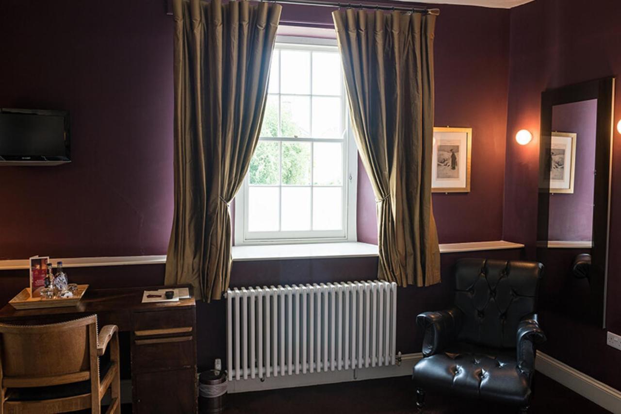 The Castle Inn Bradford-On-Avon Bagian luar foto