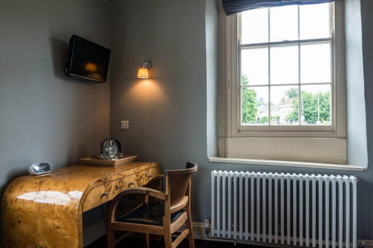 The Castle Inn Bradford-On-Avon Bagian luar foto
