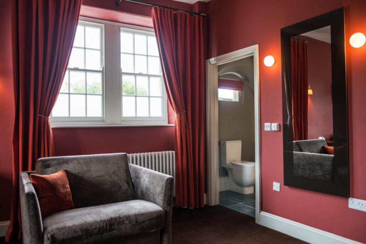 The Castle Inn Bradford-On-Avon Bagian luar foto