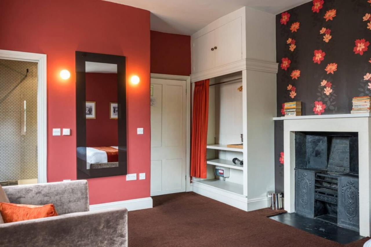 The Castle Inn Bradford-On-Avon Bagian luar foto