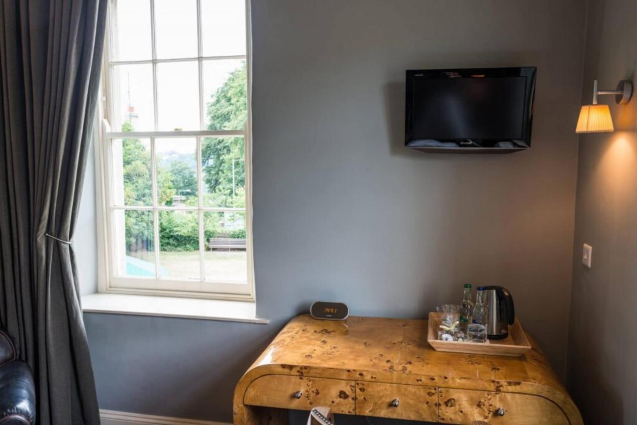 The Castle Inn Bradford-On-Avon Bagian luar foto