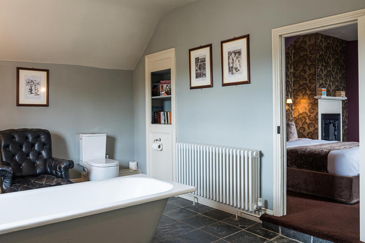 The Castle Inn Bradford-On-Avon Bagian luar foto