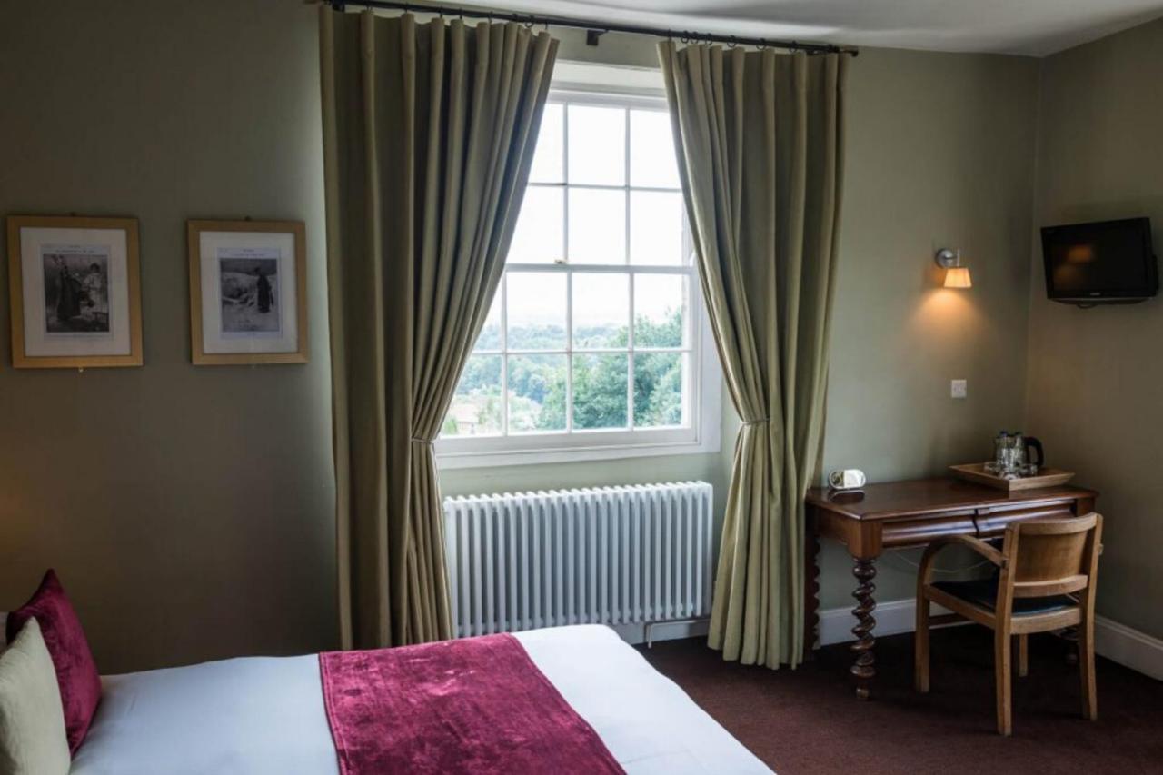 The Castle Inn Bradford-On-Avon Bagian luar foto
