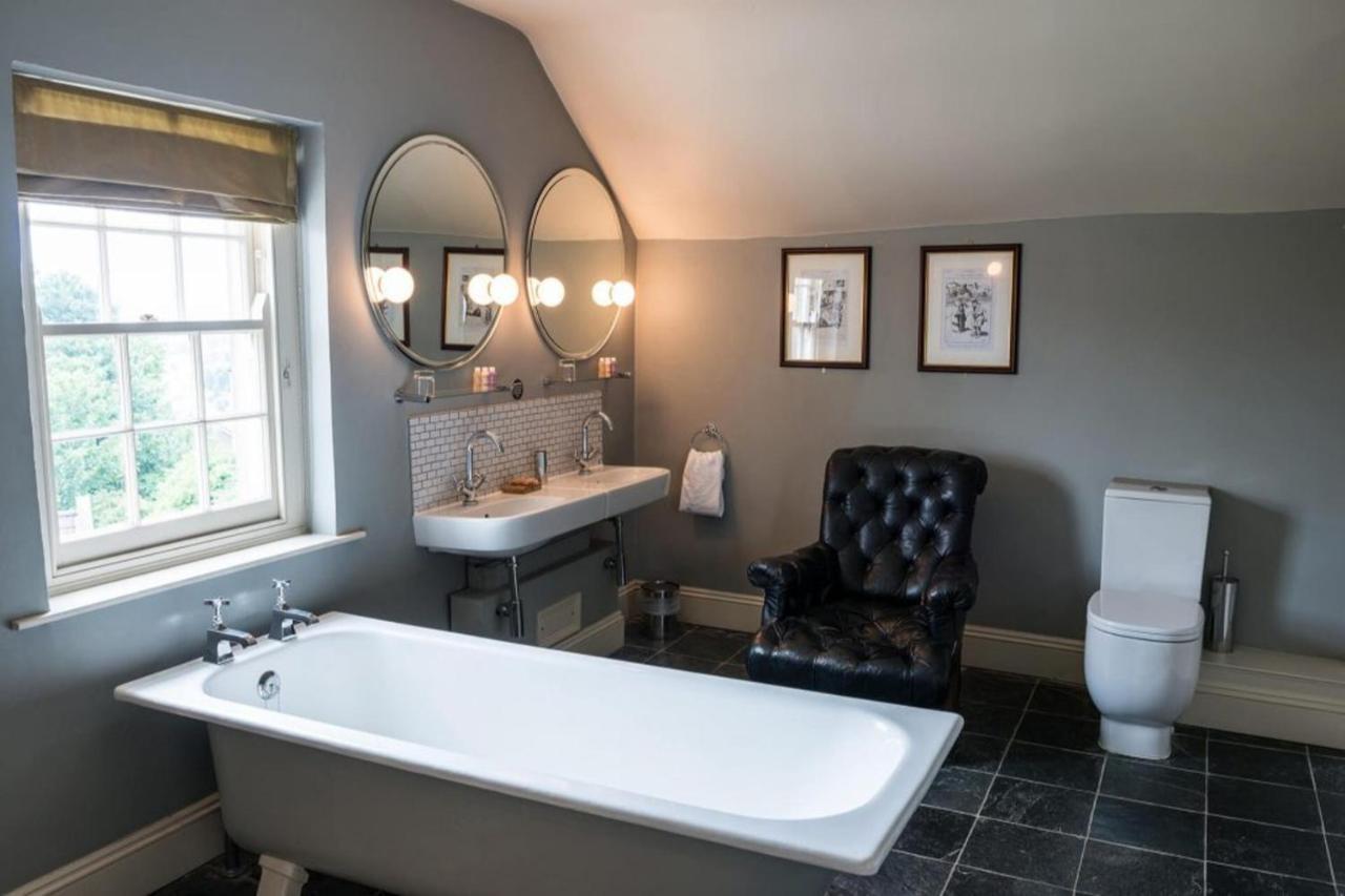 The Castle Inn Bradford-On-Avon Bagian luar foto