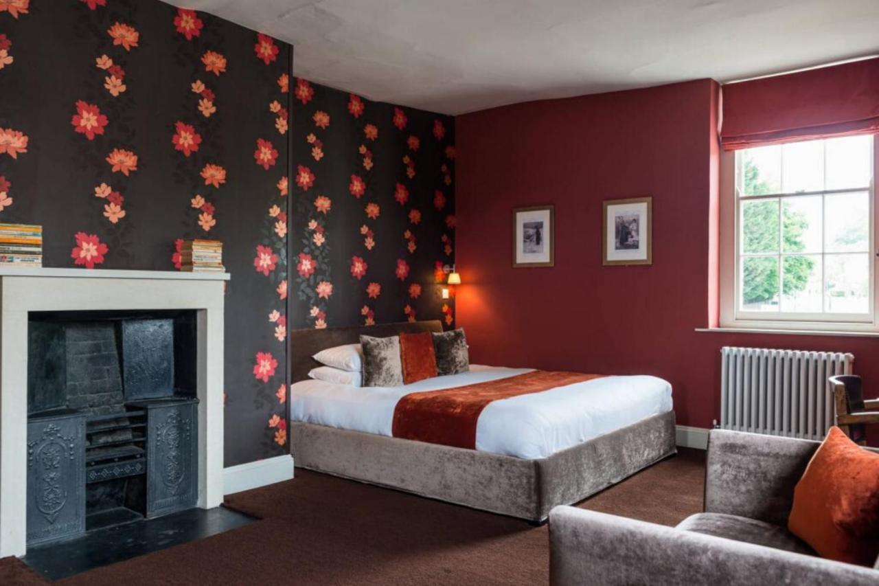 The Castle Inn Bradford-On-Avon Bagian luar foto