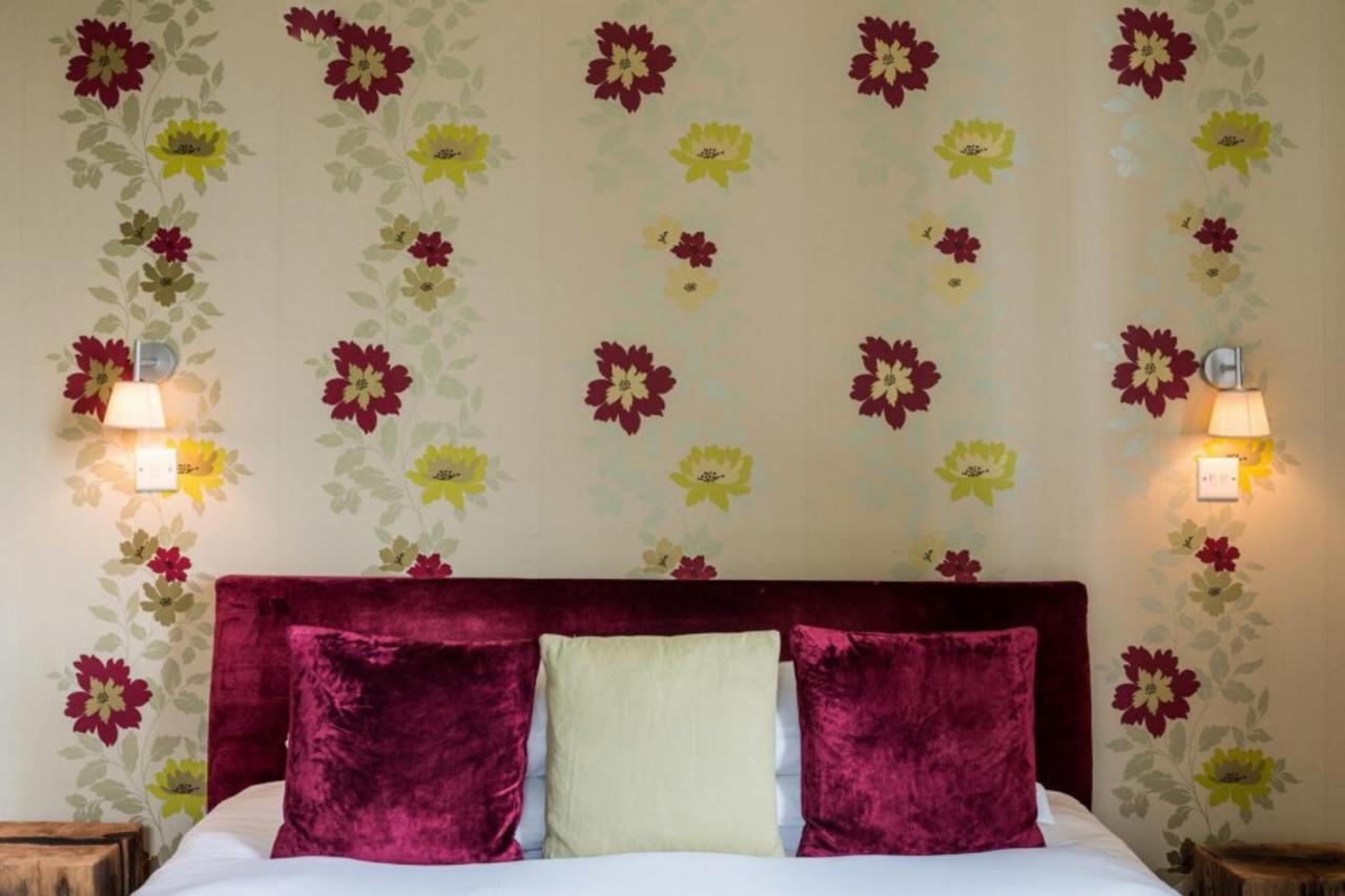The Castle Inn Bradford-On-Avon Bagian luar foto