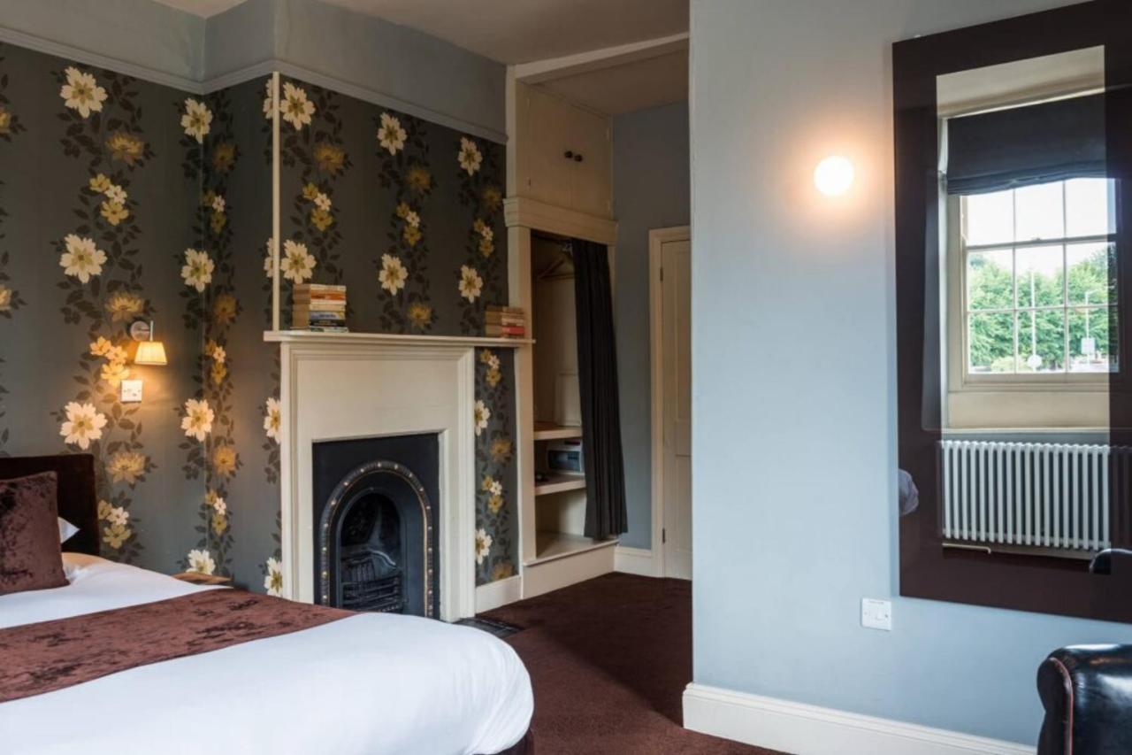 The Castle Inn Bradford-On-Avon Bagian luar foto