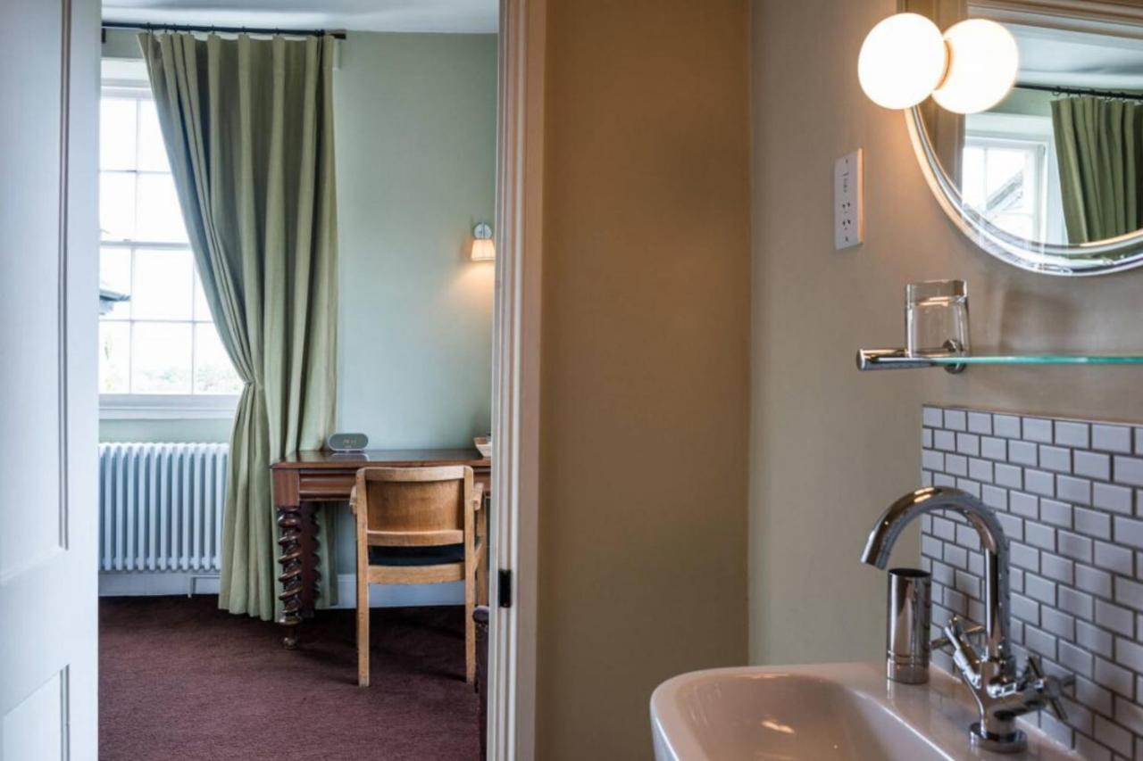 The Castle Inn Bradford-On-Avon Bagian luar foto