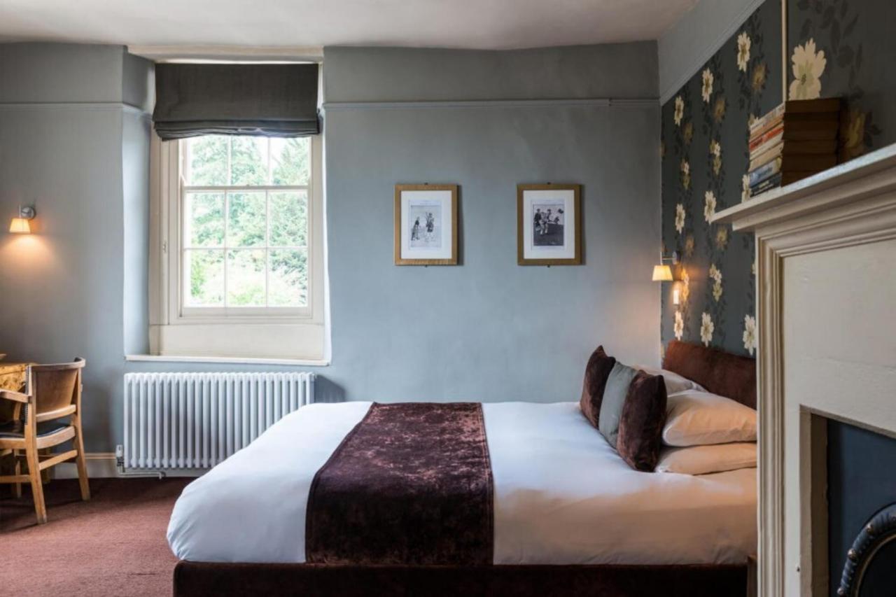 The Castle Inn Bradford-On-Avon Bagian luar foto